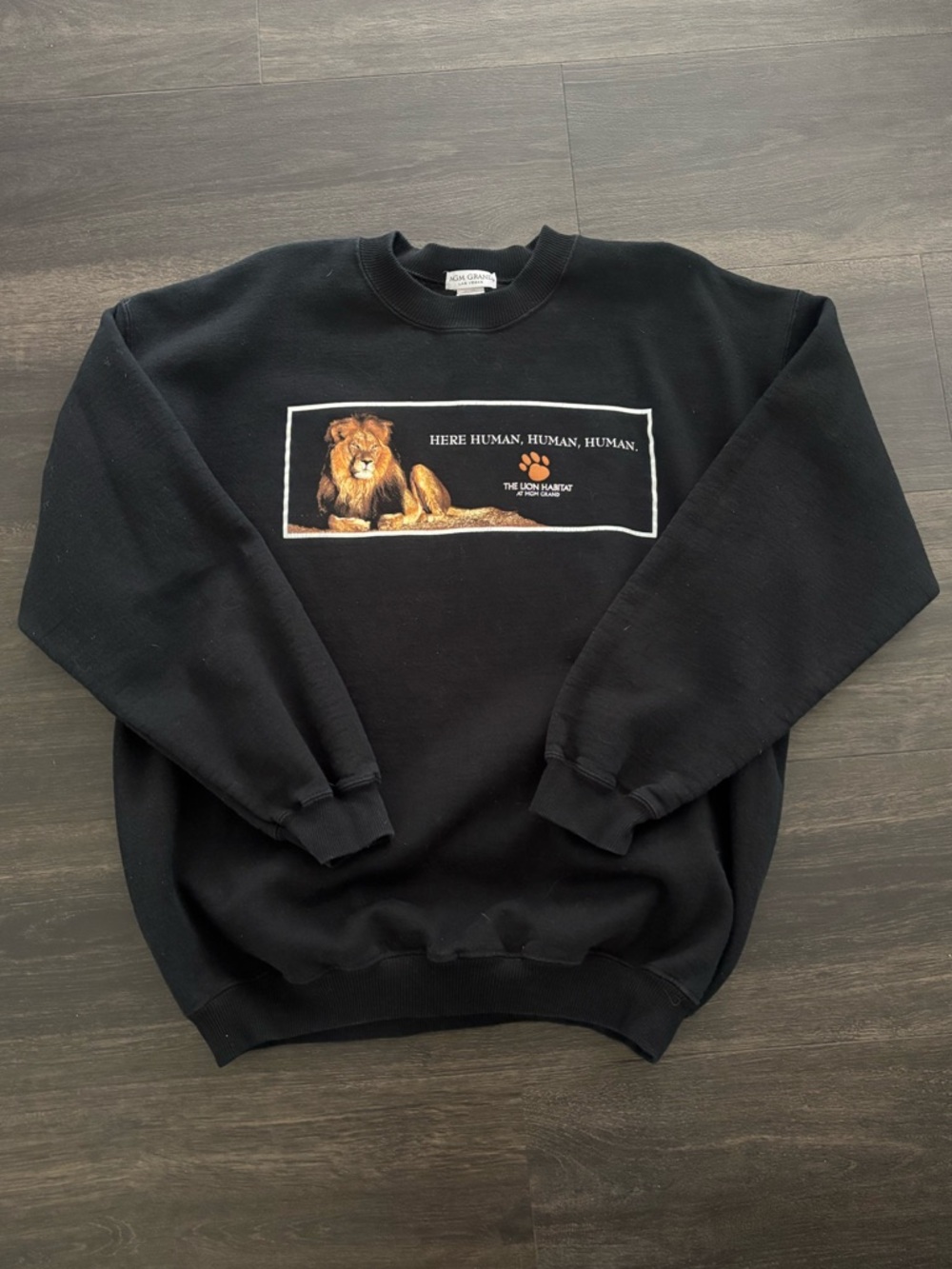 VTG MGM Grand The Lion Habitat Here Human Human Sweatshirt Crew Neck Mens L